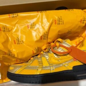 Off-White x Air Rubber Dunk “University Gold”